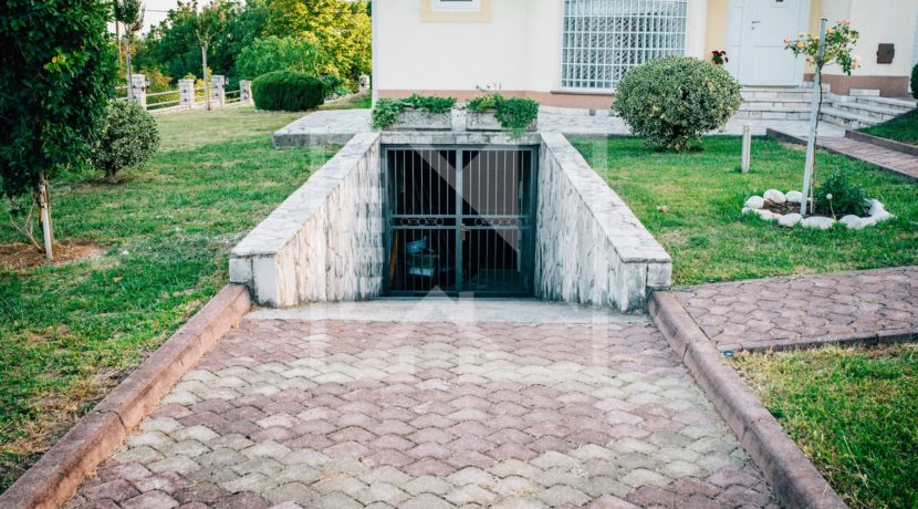 Kuća u Blatnici rampa za podrum