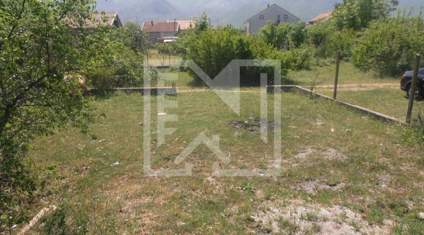 Zemljište sa ruševnom kućom Kutilivač (1)