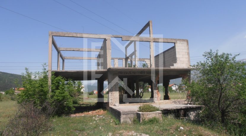 Zemljište sa ruševnom kućom Kutilivač (3)