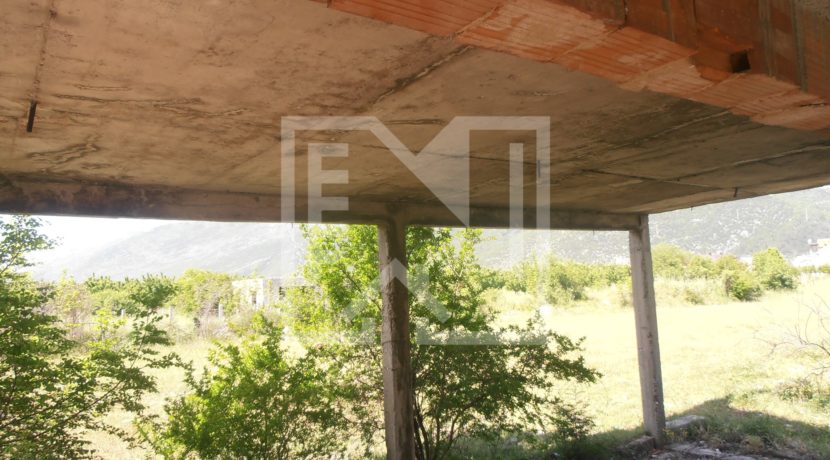 Zemljište sa ruševnom kućom Kutilivač (8)