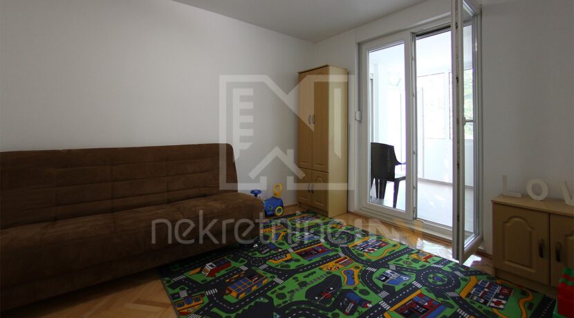 trosoban namješten renoviran luksuzan stan za najam zagrebačka ulica mostar