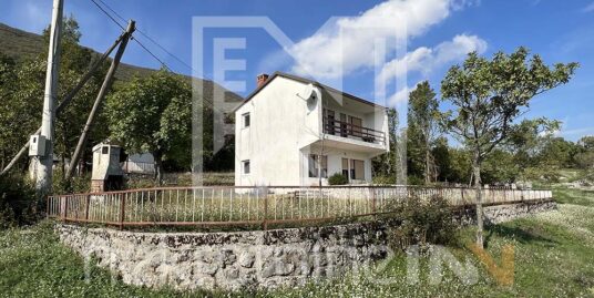 Prodaje se ranč s kućom od 8000m2 u Sovićima na Gorancima