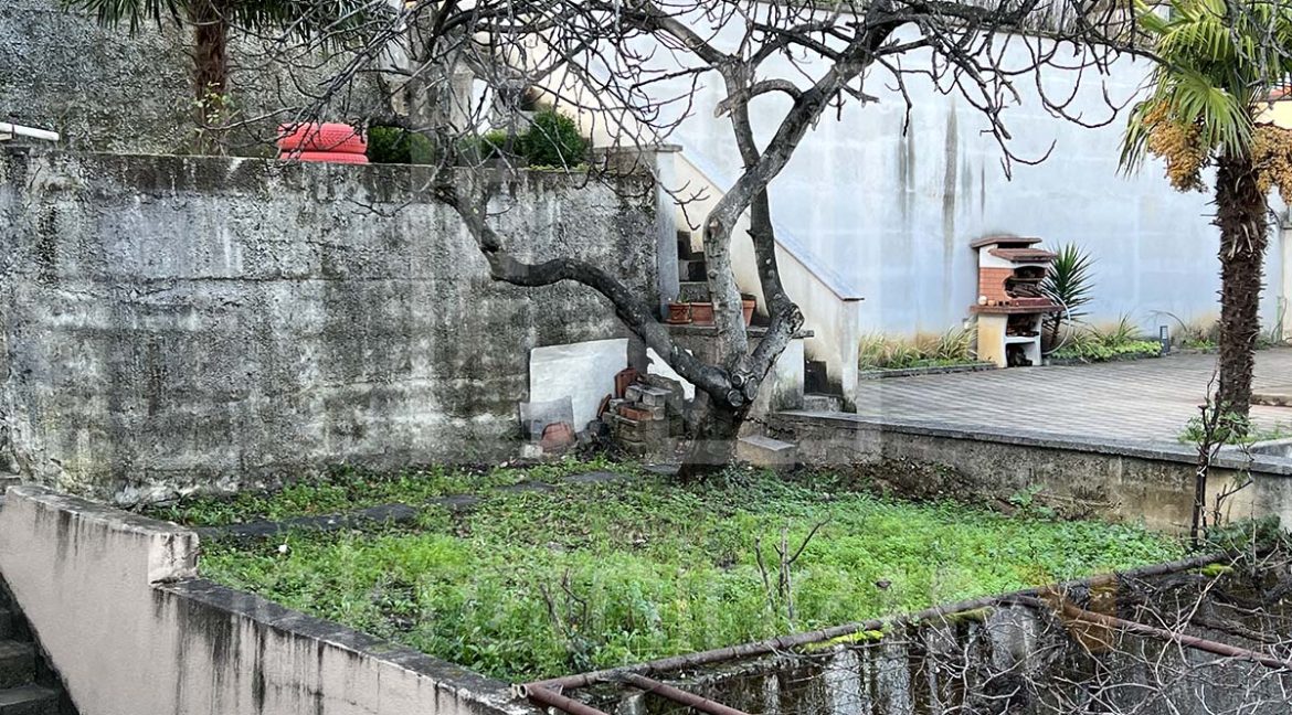 Ilićka Ulica Trosoban Stan Mostar Vrt Nekretnineinn