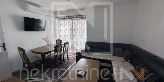 Daje se u najam jednosoban stan u Splitskoj Ulici