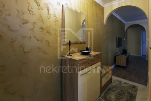 dvosoban namješten renoviran stan za najam u Mostaru Zvjezdara