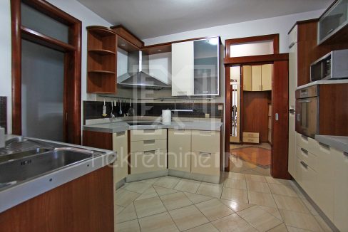 daje se u najam trosoban namješten stan u centru mostara prodajni centar rondo