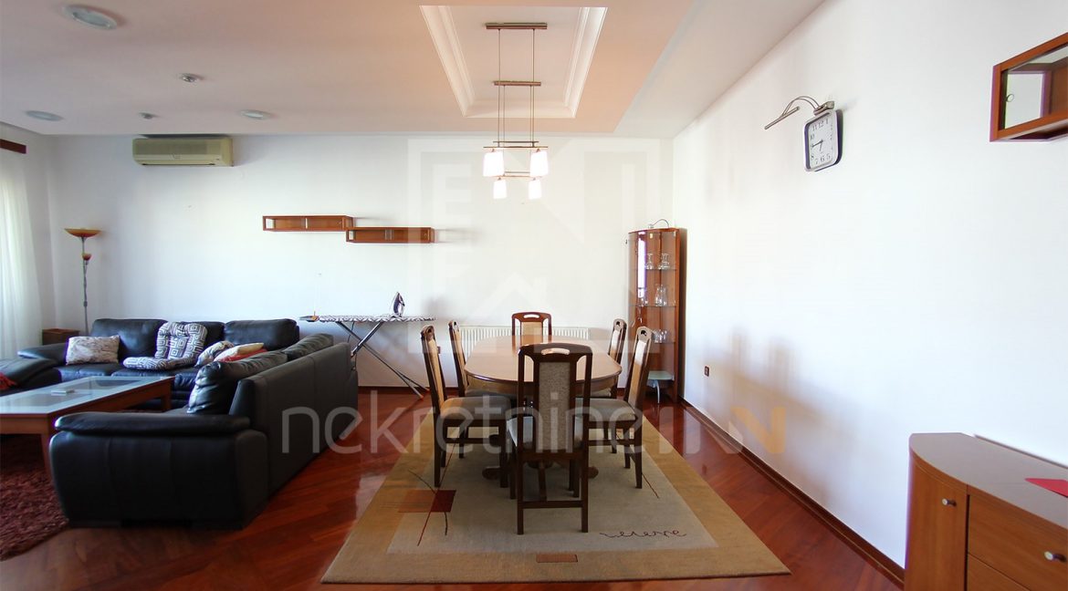 daje se u najam trosoban namješten stan u centru mostara prodajni centar rondo