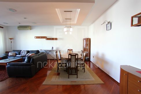 daje se u najam trosoban namješten stan u centru mostara prodajni centar rondo