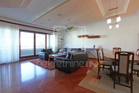 daje se u najam trosoban namješten stan u centru mostara prodajni centar rondo