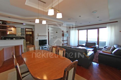 daje se u najam trosoban namješten stan u centru mostara prodajni centar rondo