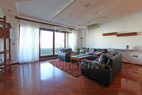 daje se u najam trosoban namješten stan u centru mostara prodajni centar rondo