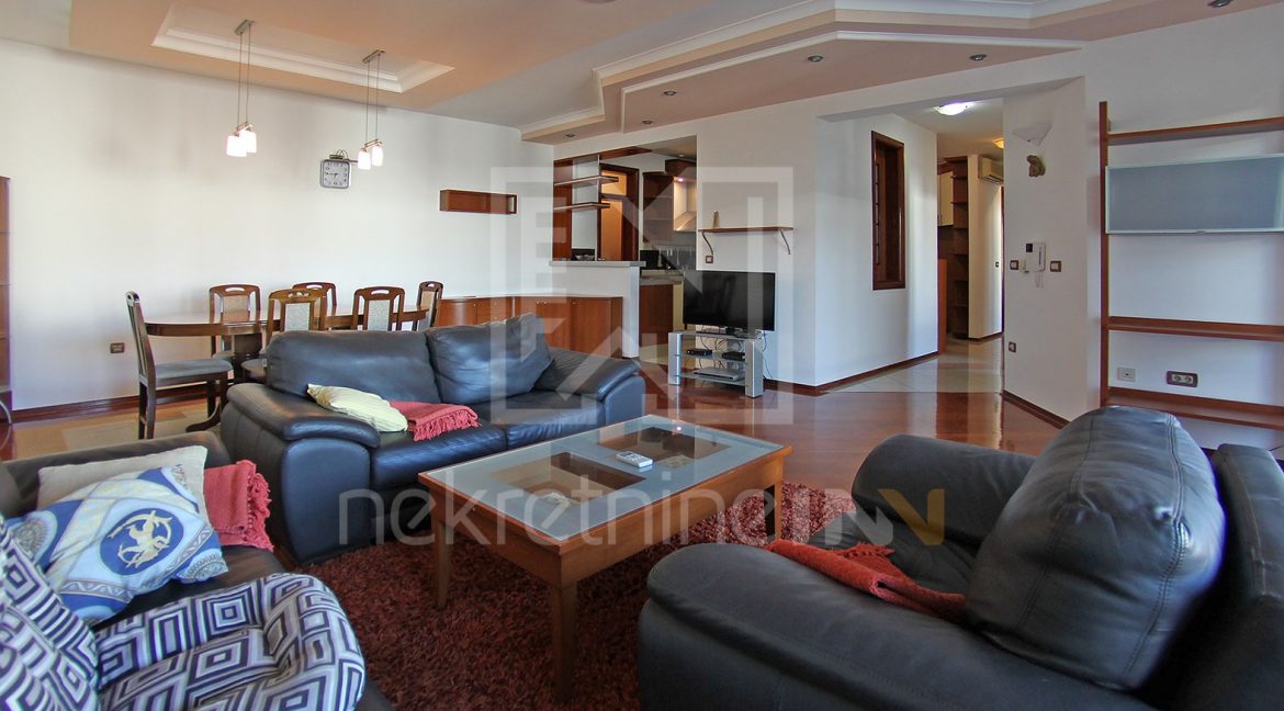 daje se u najam trosoban namješten stan u centru mostara prodajni centar rondo