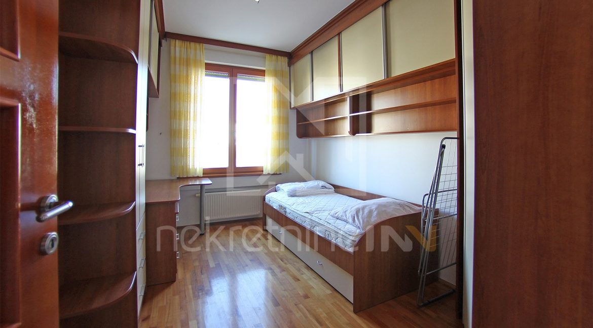 daje se u najam trosoban namješten stan u centru mostara prodajni centar rondo