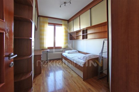 daje se u najam trosoban namješten stan u centru mostara prodajni centar rondo