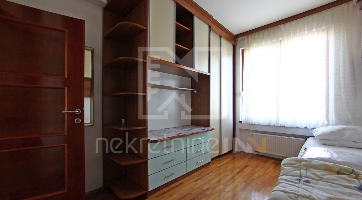 daje se u najam trosoban namješten stan u centru mostara prodajni centar rondo