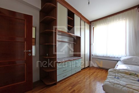 daje se u najam trosoban namješten stan u centru mostara prodajni centar rondo