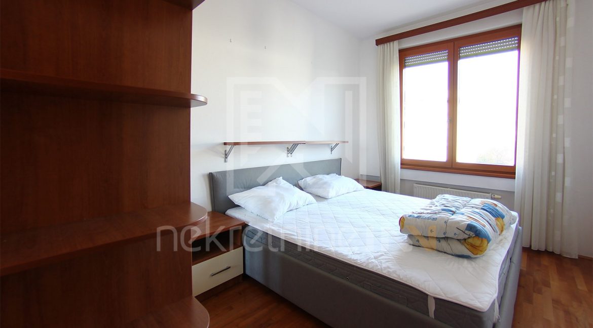 daje se u najam trosoban namješten stan u centru mostara prodajni centar rondo