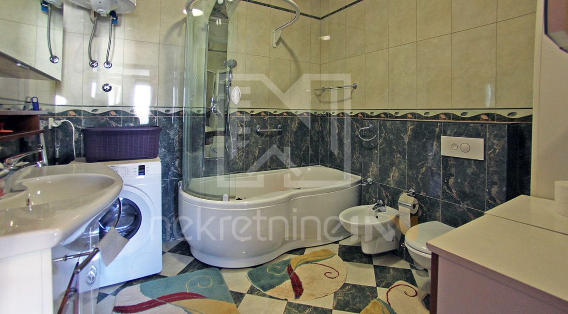 daje se u najam trosoban namješten stan u centru mostara prodajni centar rondo