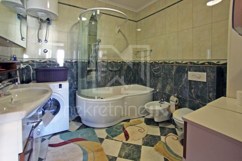 daje se u najam trosoban namješten stan u centru mostara prodajni centar rondo