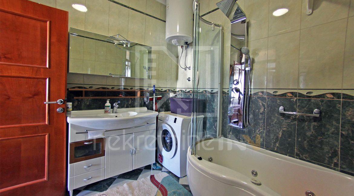 daje se u najam trosoban namješten stan u centru mostara prodajni centar rondo