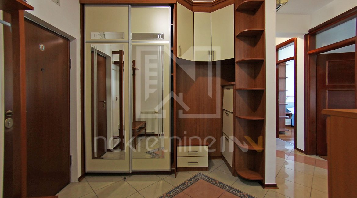 daje se u najam trosoban namješten stan u centru mostara prodajni centar rondo