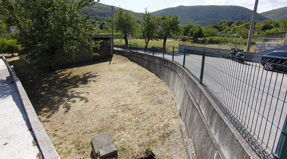 prodaje se zemljište u ilićima