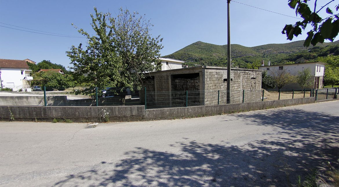 prodaje se zemljište u ilićima