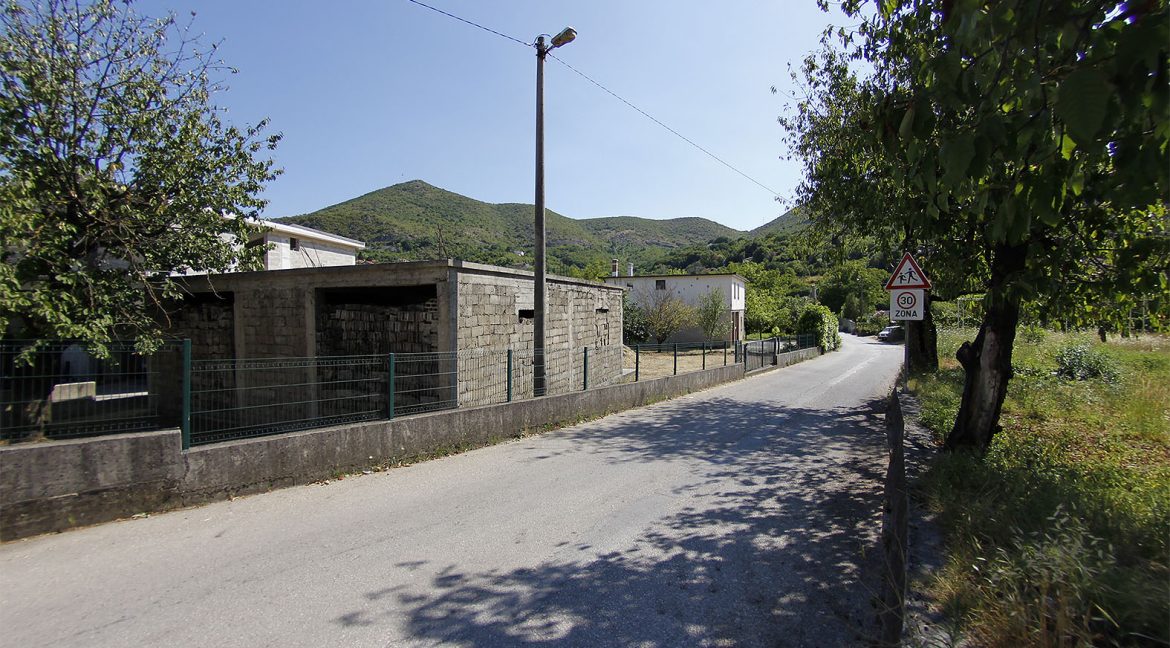prodaje se zemljište u ilićima