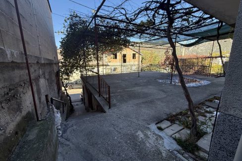 Muje Pašića Kuća Prodaja NekretnineInn Pogled Na Cijeli Balkon