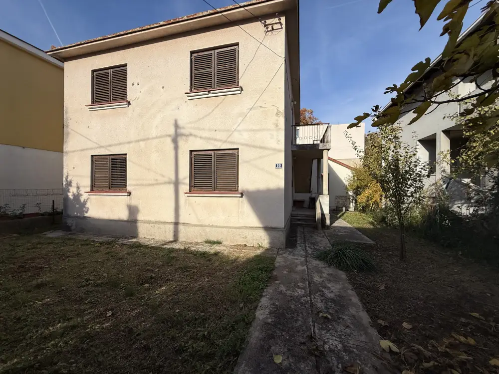 Prodaje se obiteljska kuća u strogom centru Mostara