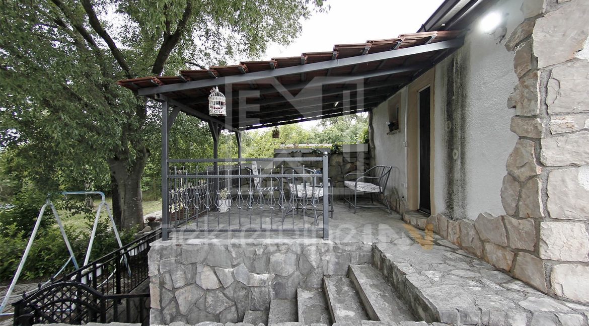 prodaja kuće i zemljišta u ljubuškom
