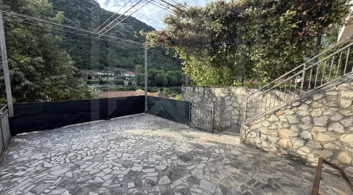 Stolac: Prodaje se kuća - kontakt Agencija NekretnineInn