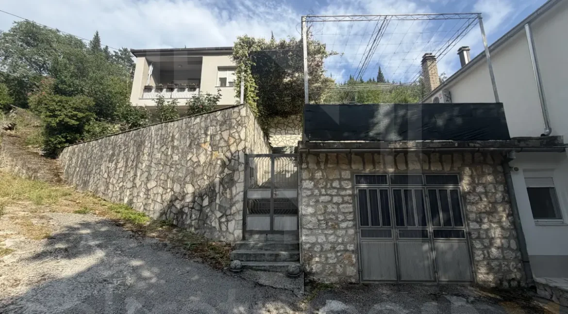 Stolac: Prodaje se kuća - kontakt Agencija NekretnineInn