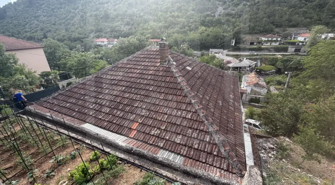 Stolac: Prodaje se kuća - kontakt Agencija NekretnineInn