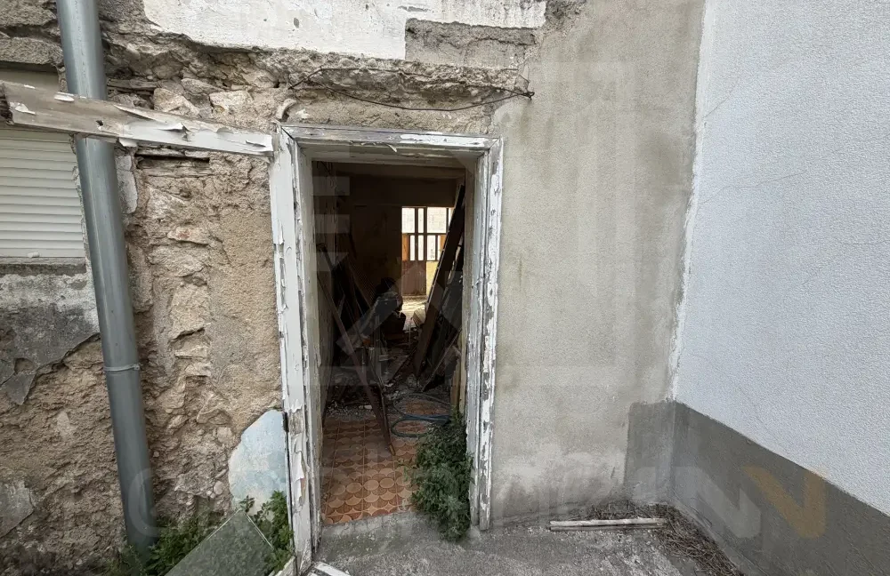 Kuća S Okućnicom Gojka VUkovića 8