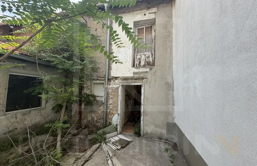 Kuća S Okućnicom Gojka VUkovića 9