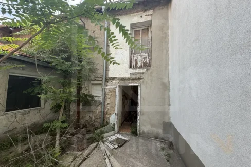 Kuća S Okućnicom Gojka VUkovića 9