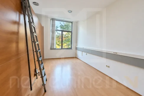 Daje se u najam poslovni uredski prostor u nvom prodajnom centru Rondo NekrertnineInn