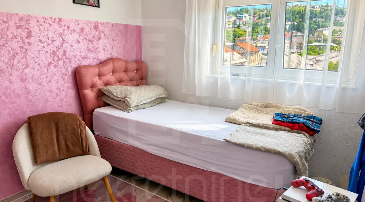 Prodaje se trosoban stan Kapetanovina u Mostaru, ulaz u Stari grad Nekretnineinn