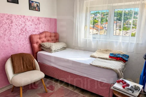 Prodaje se trosoban stan Kapetanovina u Mostaru, ulaz u Stari grad Nekretnineinn