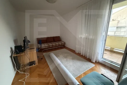 Daje se u najam Trosoban Stan u Ulici Akademika Ivana Zovke -NekretnineInn