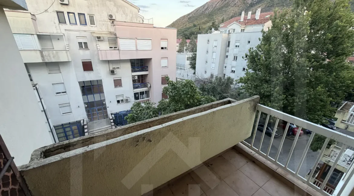 Daje se u najam Trosoban Stan u Ulici Akademika Ivana Zovke -NekretnineInn