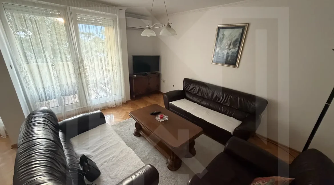 Daje se u najam Trosoban Stan u Ulici Akademika Ivana Zovke -NekretnineInn