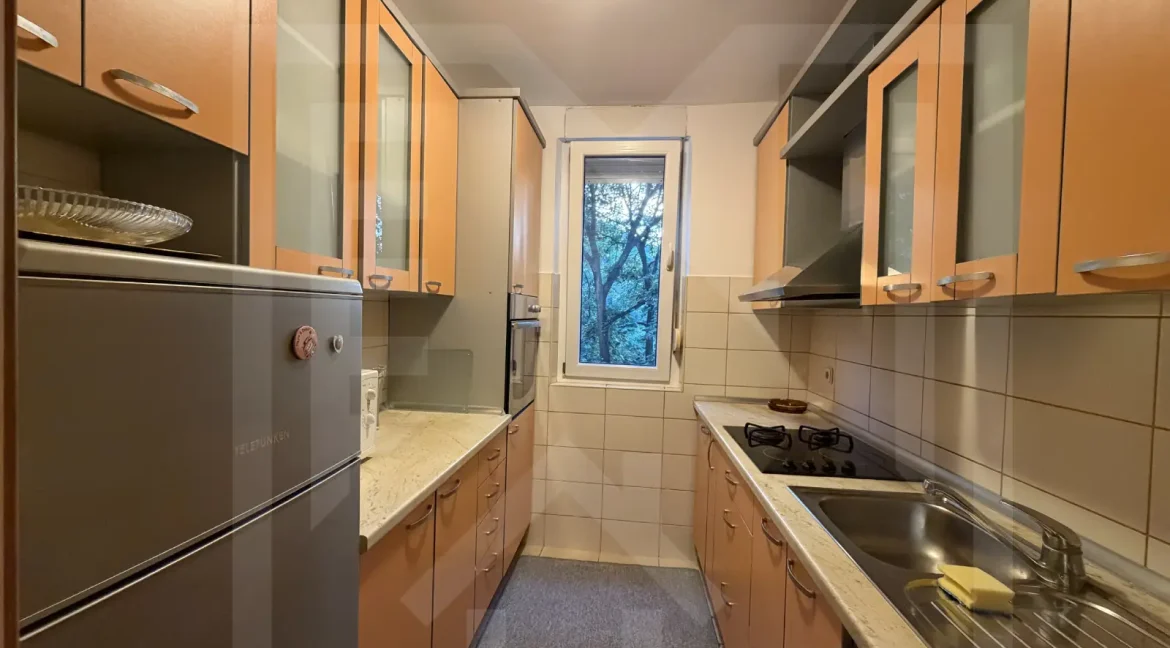 Daje se u najam Trosoban Stan u Ulici Akademika Ivana Zovke -NekretnineInn