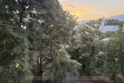 Daje se u najam Trosoban Stan u Ulici Akademika Ivana Zovke -NekretnineInn