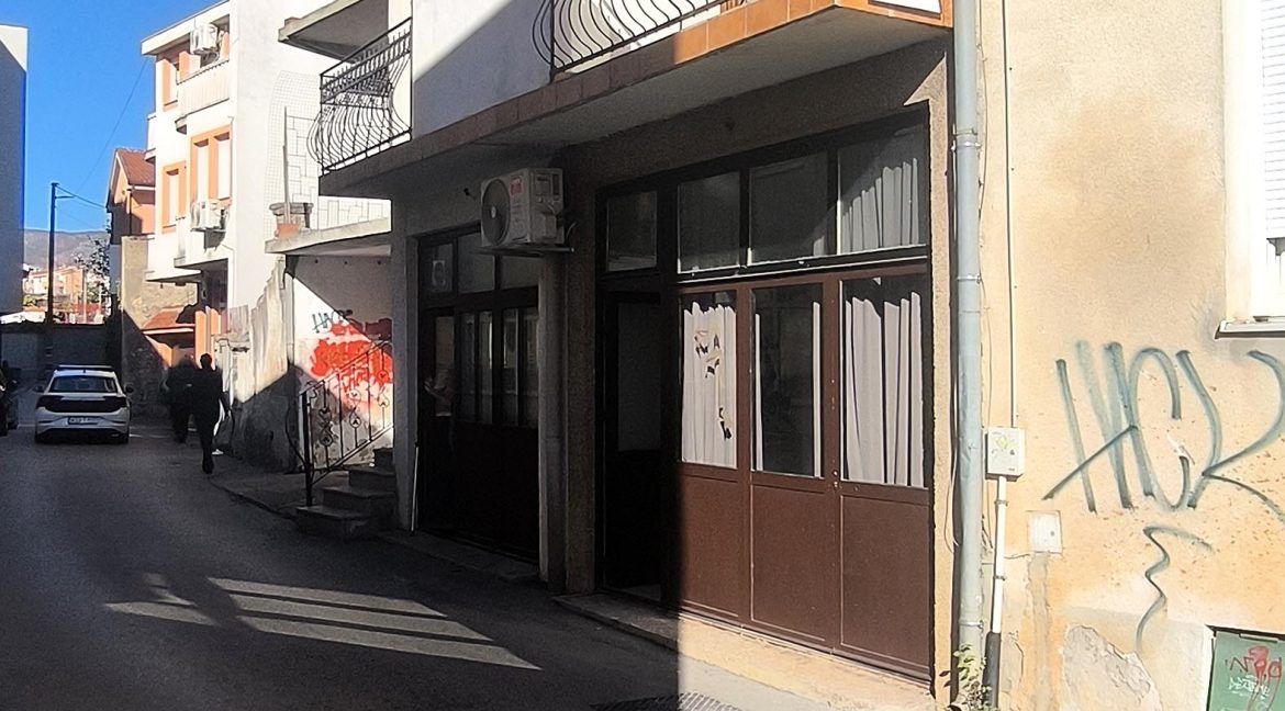 daje se u najam poslovni prostor u mostaru na adresi Lacina 6
