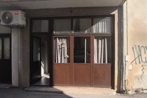 daje se u najam poslovni prostor u mostaru na adresi Lacina 6