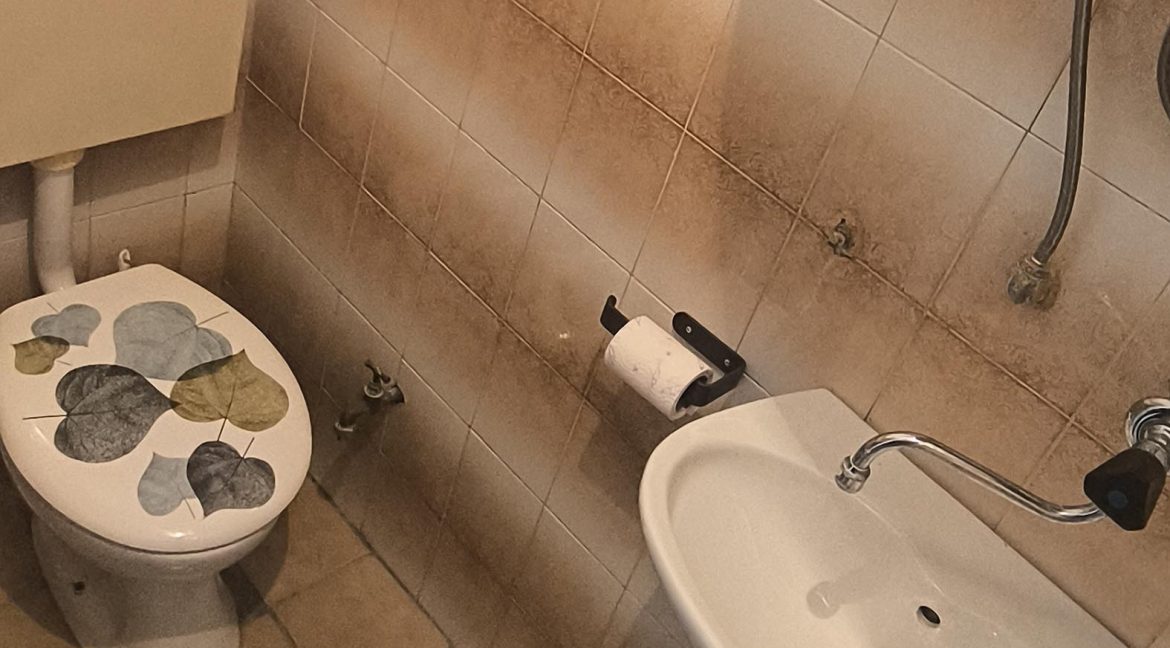 daje se u najam poslovni prostor u mostaru na adresi Lacina 6