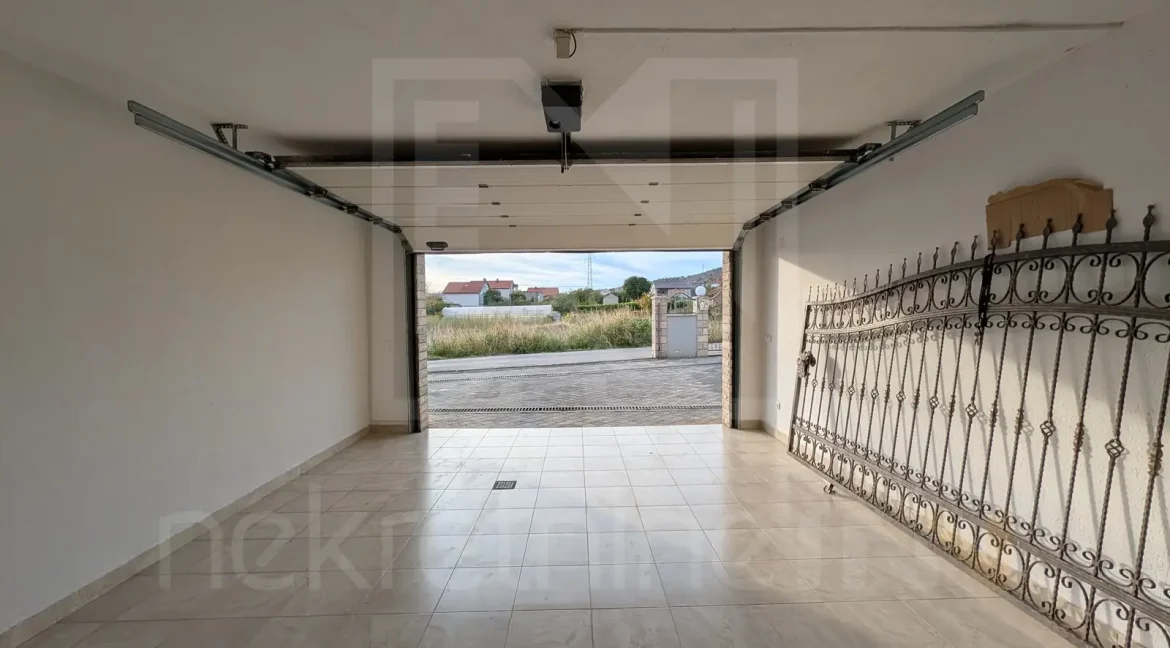 Blagaj Prodaje Se Vila S Bazenom NekrretnineInn 23