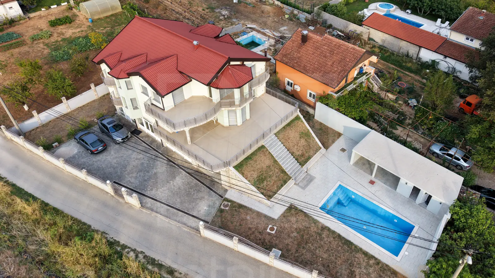 U srcu Blagaja: moderna vila s bazenom i potpunom privatnošću